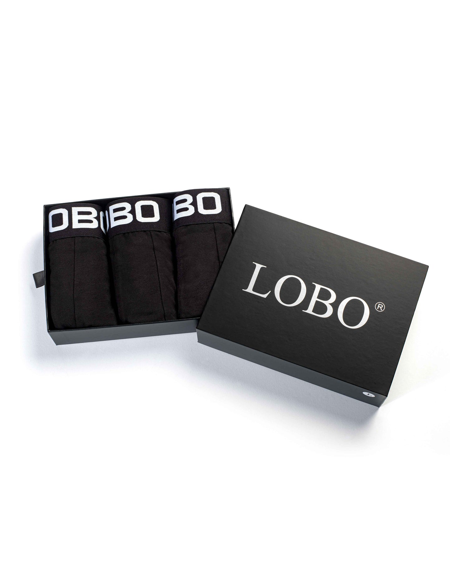 LOBO Herren Boxershorts im edlen schwarzen 3er-Pack-Geschenkbox – stilvolle Verpackung für höchste Qualität.